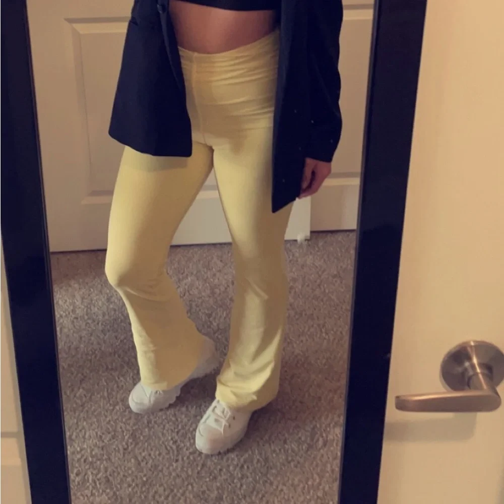 Tiger Mist Yellow Mesh flare pants - Picture 3 of 4